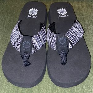 Yellowbox Oria black & white flip flops